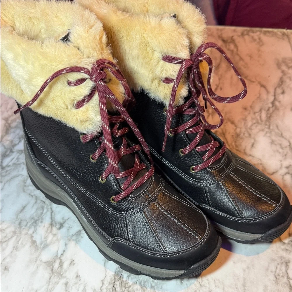 Clarks Black with Cream Faux Fur Winter Style Boots with NWOT SZ 9 - Picture 1 of 13